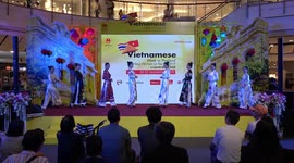 Vietnamese Dance Show To Promote The Country