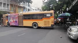 Thai bus driver does nine-point turn after going down wrong road