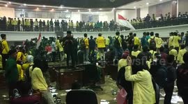 Students storm local parliament building in Padang, Indonesia