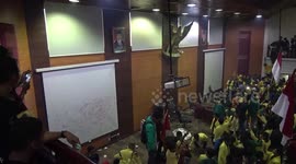 Students pelt portrait of Indonesian president with rubbish during protests