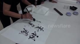 Chinese artist uses spoon to create stunning calligraphy