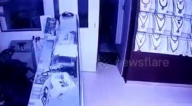 Robbers wearing animal masks loot jewellery store, decamp with $70K booty in southern India