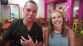 American couple gives away tacos after buying stand in Mexico