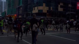 Protesters flee upon arrival of police
