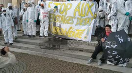 Rouen (France), activists drop contaminated water of Lubrizol on the steps of the prefecture