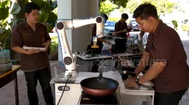 Students invent robot that cooks 'Pad Thai' street food