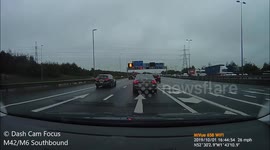 Car Cuts Across Hatchings To Avoid Wrong Exit on M42