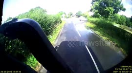 Discovery pulls out on me at cross roads and bounces the kerb