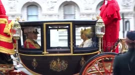 Queen en route to Westminster by horse-drawn carriage