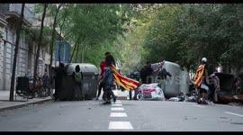 violence erupts between police and protesters at the general strike in barcelona 18 october 2019
