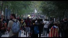 violence erupts between police and protesters at the general strike in barcelona 18 october 2019
