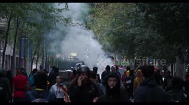 violence erupts between police and protesters at the general strike in barcelona 18 october 2019