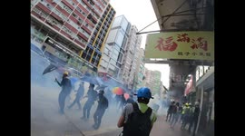 Hong Kong protesters dodge tear gas in Mong Kok