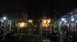 Superstitious locals worship tree trunks to choose their next lottery numbers (with subtitles)