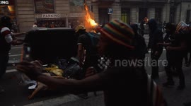 Intense scene as Catalan independence protests turn violent in Barcelona