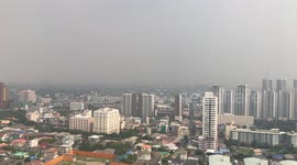 Thick cloud of smog suddenly blankets Bangkok