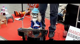 Talented Thai Puppet Artist Street Performace
