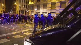 Barcelona, Spanish Riot Police pushed back by advancing Pro-Independence Protests