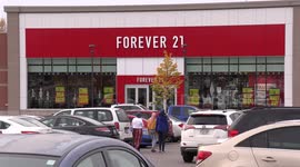 Forever 21 teen retail clothing store closing in Canada throwing 2000 people out of work as the retail recession worsens