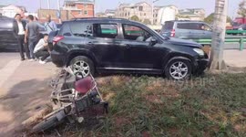 Chinese man jumps off scooter to avoid being hit by SUV in nearby car crash