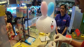 Sweet shop creates rabbit shaped cotton candy art in Vietnam