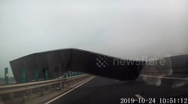 山西晋城   惊险!高速突现“庞然大物”!迎亲车辆被砸