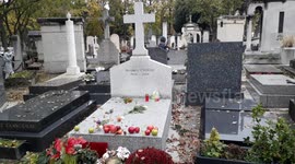 Apples placed on former French President Jacques Chirac's tombstone in Paris