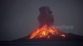 Photographer captures incredible moment of Krakatoa's 2018 violent eruption