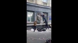 Anti-Russia activists in Ukraine deface memorial of famed Russian general