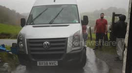 The vehicle stuck on the narrow road