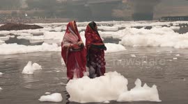 New Delhi pollution: Hindus perform religious ceremony in sacred river covered in TOXIC FOAM