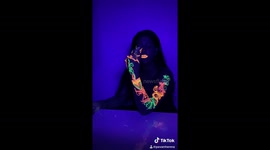 Guinness World Record holding henna artist shows off incredible glow-in-the-dark patterns