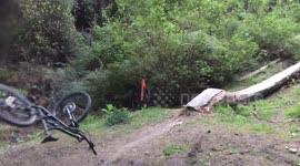 Mountain bike crash sends NZ rider head over handlebars