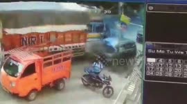 Horrific moment speeding lorry rams into parked cars while trying to overtake in northern India