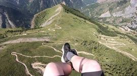 Brit films himself speedflying through the Alps in France