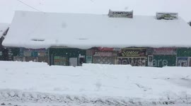 Tourist town in mountains of Kashmir blanketed by snow