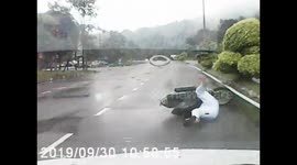 Malay man crashes out on motorcycle when raincoat gets caught on the wheel