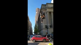 Dude sitting on top of traffic lights got arrested from police part 1