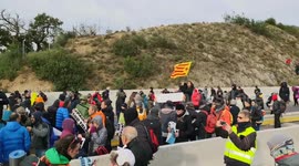 Catalan separatists blockade major French-Spanish road link