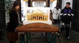 Amazing model of Covent Garden market made out of gingerbread gets shoppers into festive spirit