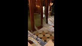 #AcquaAlta #Venezia Immagini impressionanti da Venezia https://t.co/noa2Bheq24 https://t.co/G1yAZebS1U