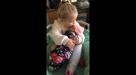 Heartwarming moment 3-year-old Pennsylvania girl meets her baby sister for the first time