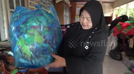 Indonesian mother establishes waste bank to help prevent plastic pollution