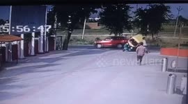 Mirclously survive as  Auto rickshaw with passenger overturned in In western india