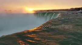 Deeply relaxing look at stunning sunrise over Niagara Falls