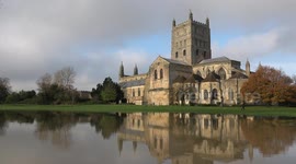 UK floods: Tewkesbury flooded as River Severn bursts its banks