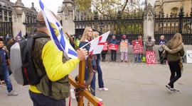 Brexiteer talking to the crowds outside Parliament