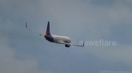 Jet2 737 aborted landing: a difficult day to land at Manchester Airport, with negative windshear and turbulence