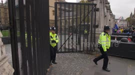 Parliament gates open pan to public and Brexit protestors
