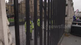 Parliament gates to general public and Brexiteers